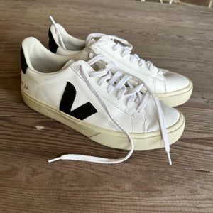 Veja sneakers size 9 EUC